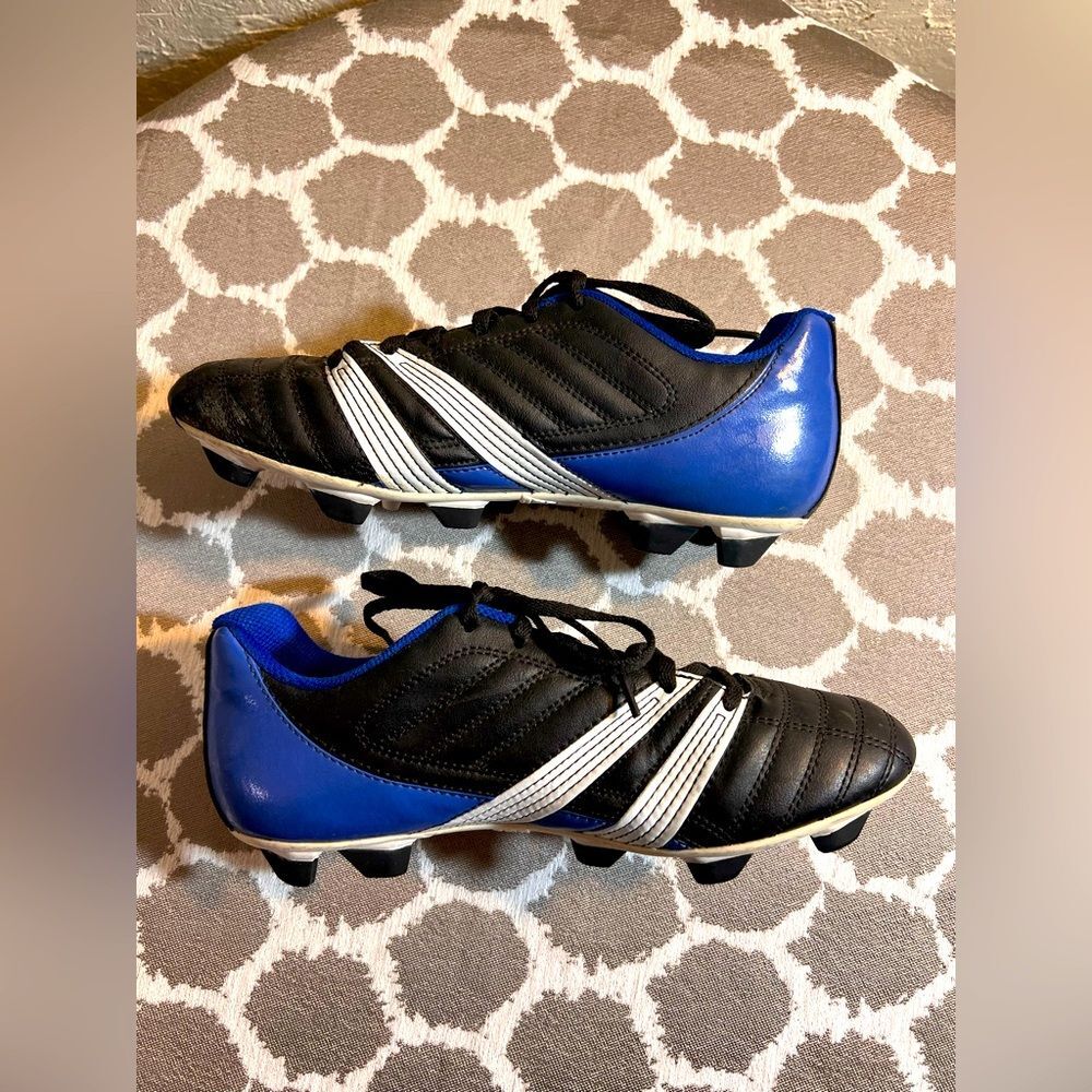 Umbro Black and Blue Corsica Engage Athletic Shoes for Speed and Agility soccer